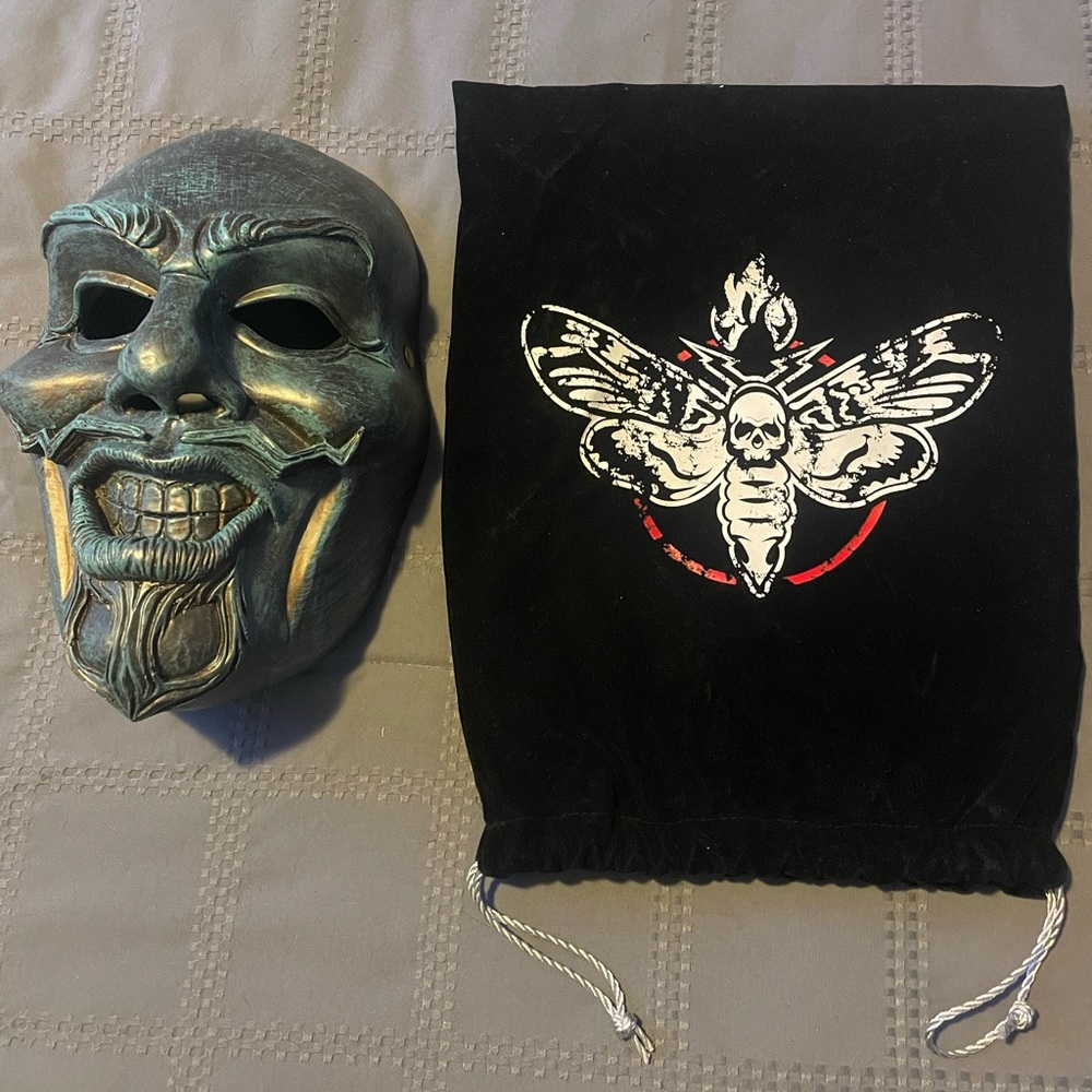 Uncle Howdy Mask with Firefly bag in great condition. With plaque